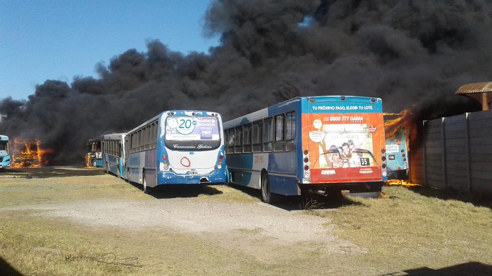 Incendio en un depósito @JavierSassi