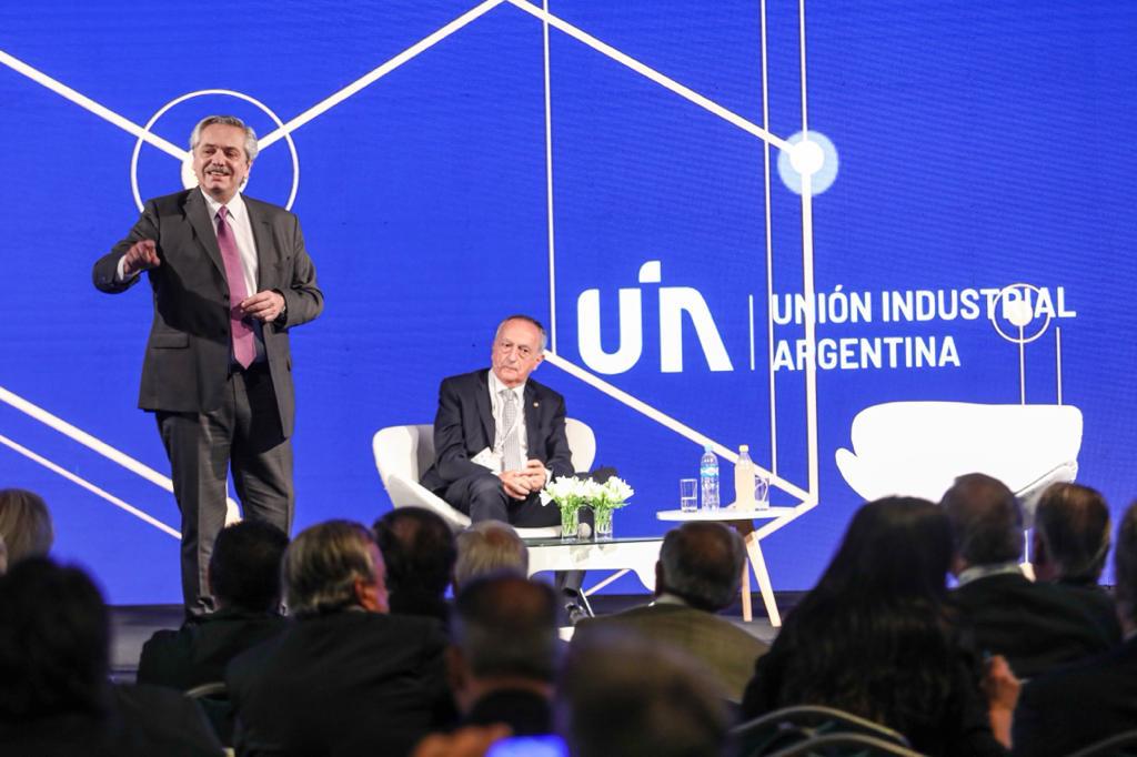 Alberto Fernández UIA by prensaa