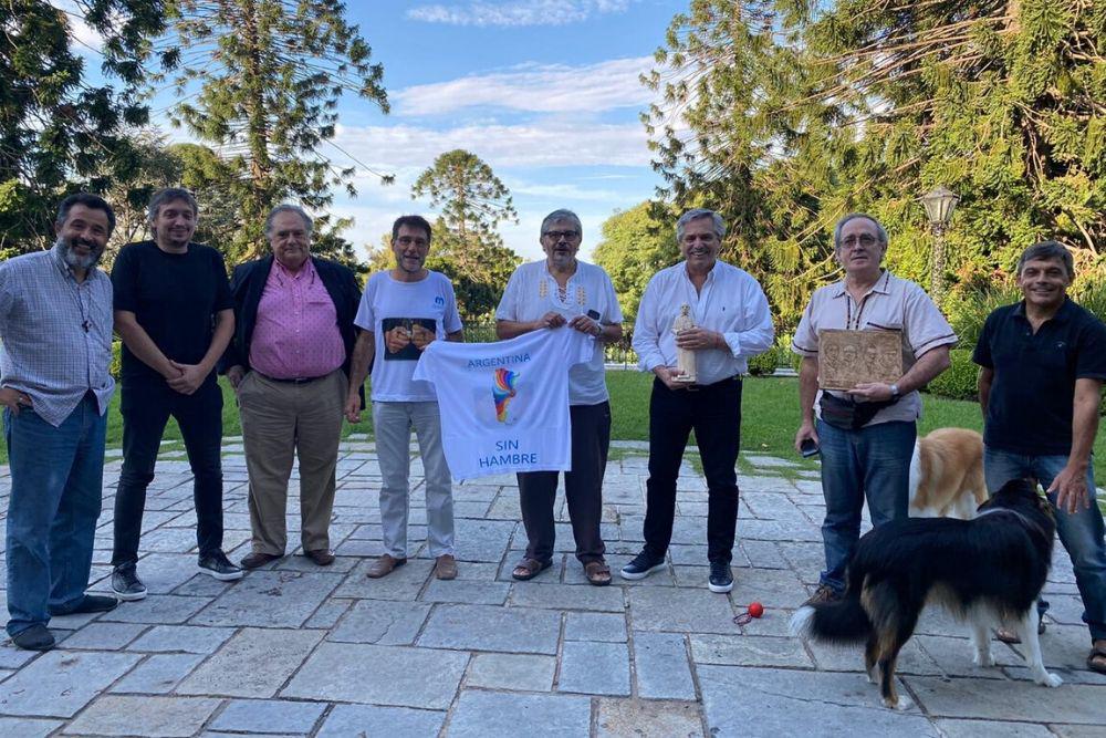Alberto en Olivos con los Curas en OPción por los Pobres