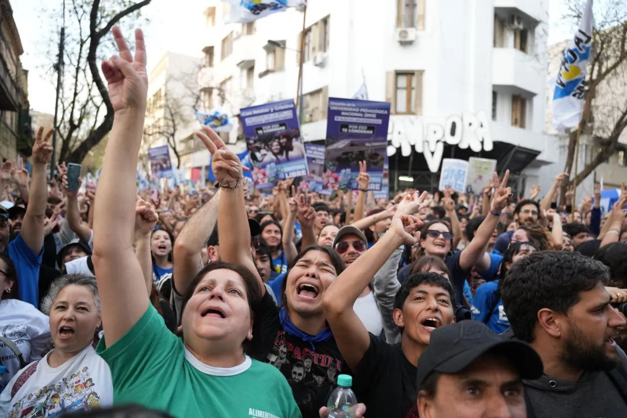 Cristina Fernández desde San José 1111 (X de CFK) 02