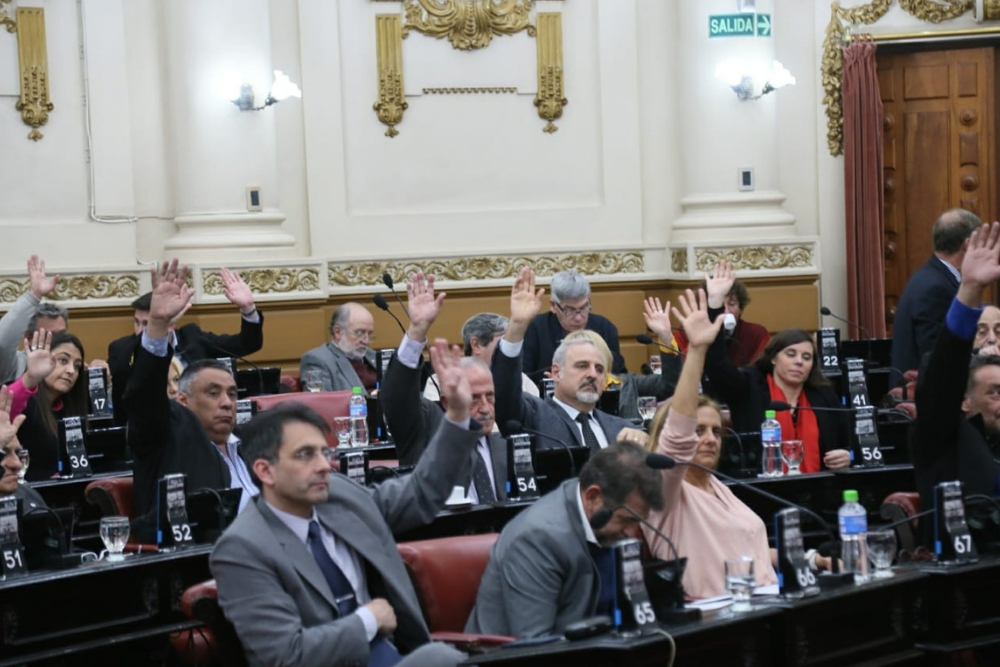 Legislaadores mano alzada - Prensa Legislatura de Córdoba