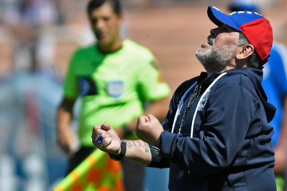 Maradona Gol DT Gimnasia @VBarCaracol
