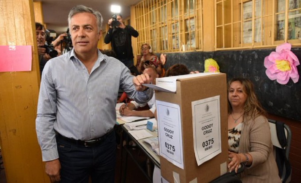 alfredo cornejo votando Letra P