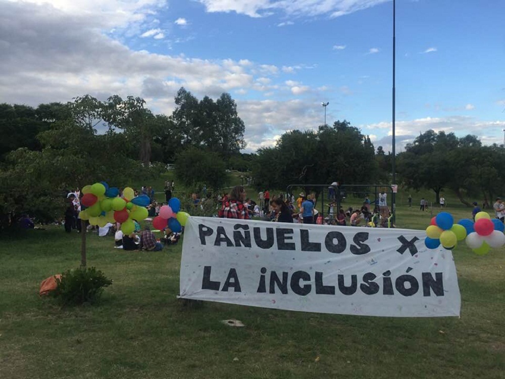 Pañuelos pintados por la inclusión síndrome de down 2