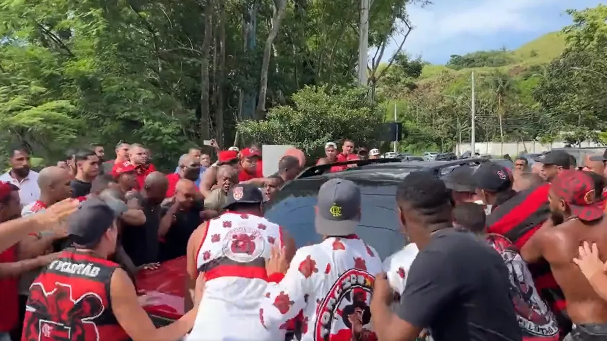 A días de jugar con Talleres, barras de Flamengo apretaron a los jugadores