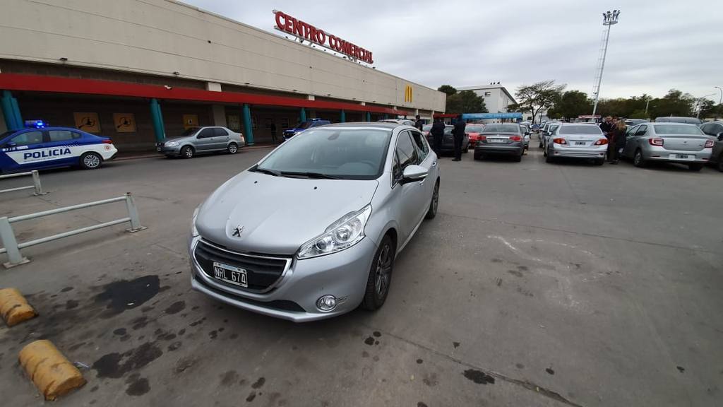 secuestro auto hiper gentileza cadena 3+