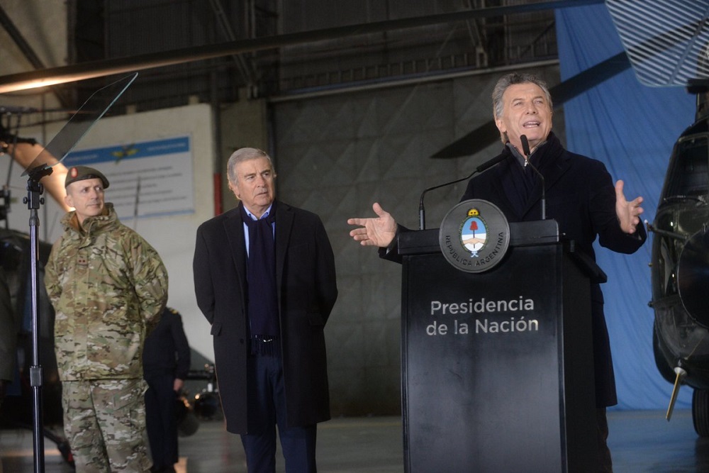Macri Aguad FFAA by prensa min de defensa