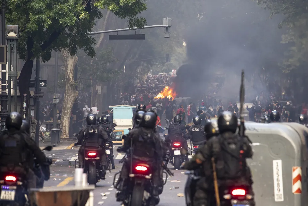 Represión marcha de jubilado by na