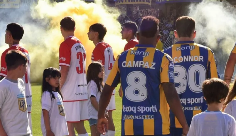 pasillo-espaldas-central-estudiantes