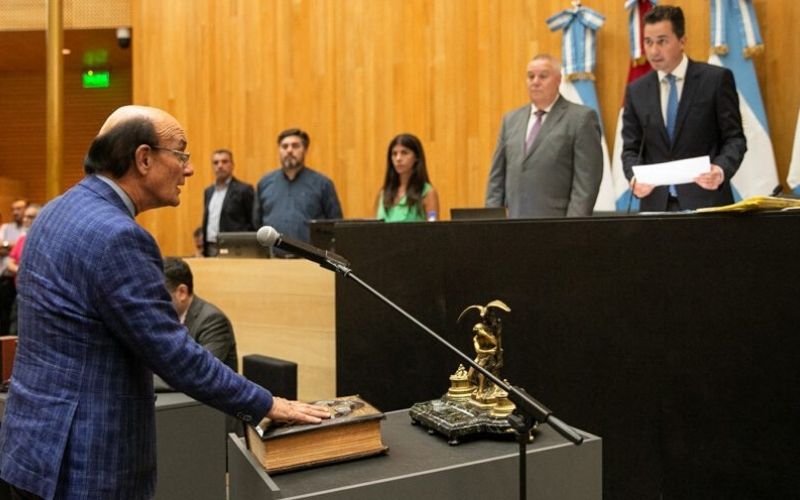 Gonzales Jura Jury Prensa Legislatura