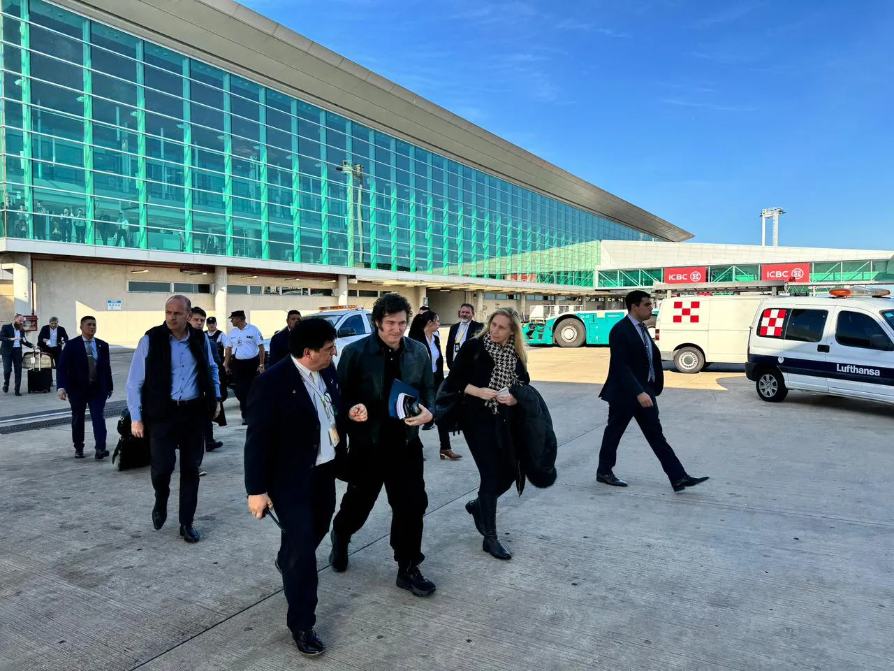 Milei viaja hacia Suiza