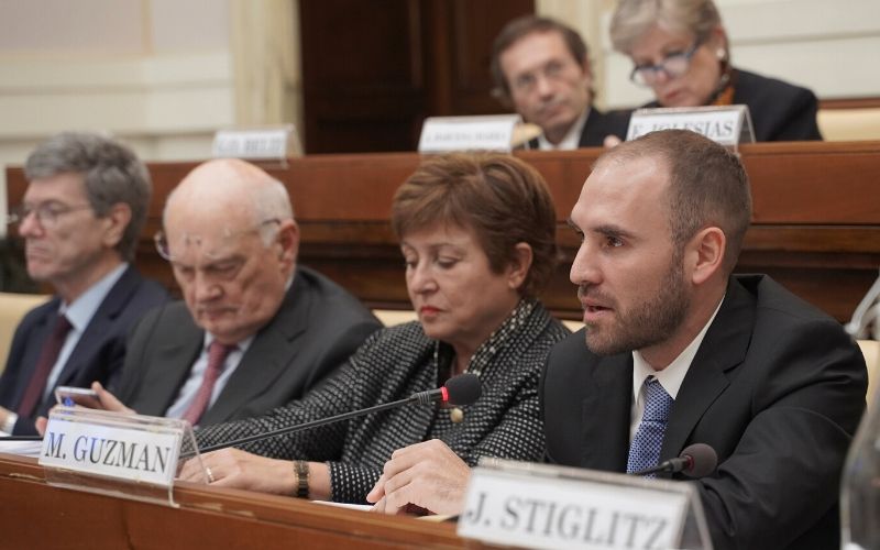 Martin Guzman Foro en el Vaticano NA