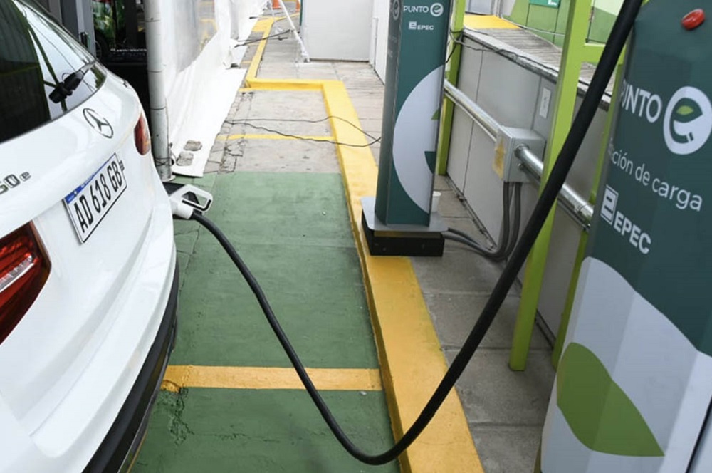 Punto de carga de vehículos eléctricos Epec prensa de Gobierno de Córdoba