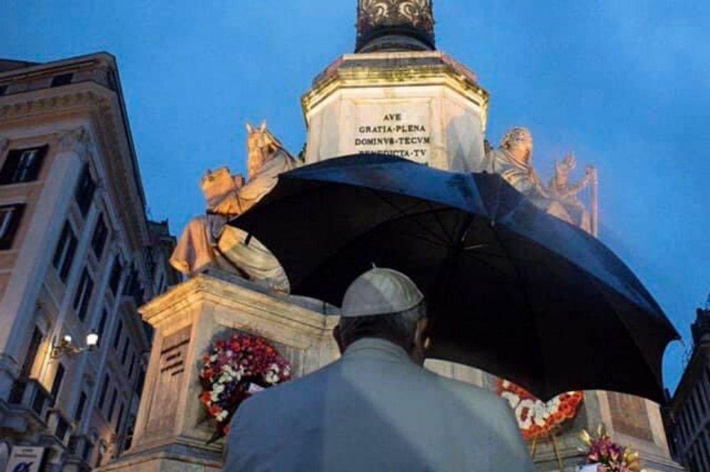 Papa Francisco reza a la Virgen Paraguas 8 12 2020