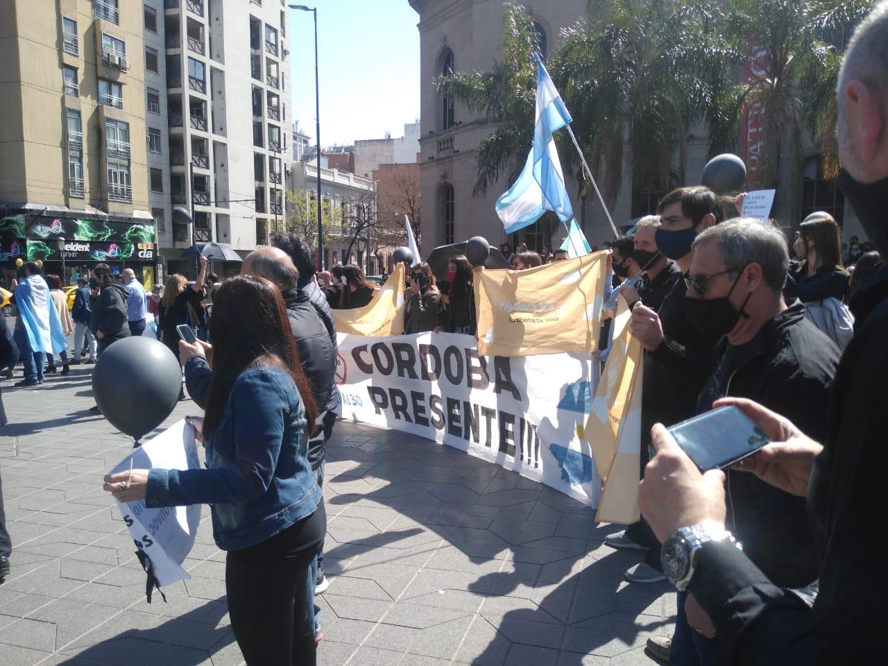trabajadores flybondi by gentileza