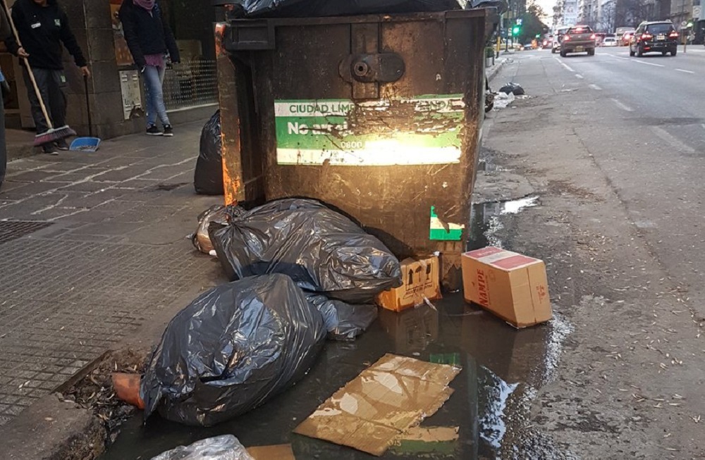 Basura by Leo Guevara