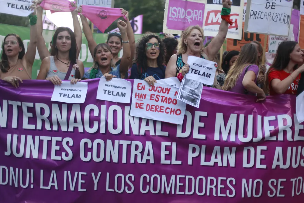 8 M by LNM / Consuelo Cabral