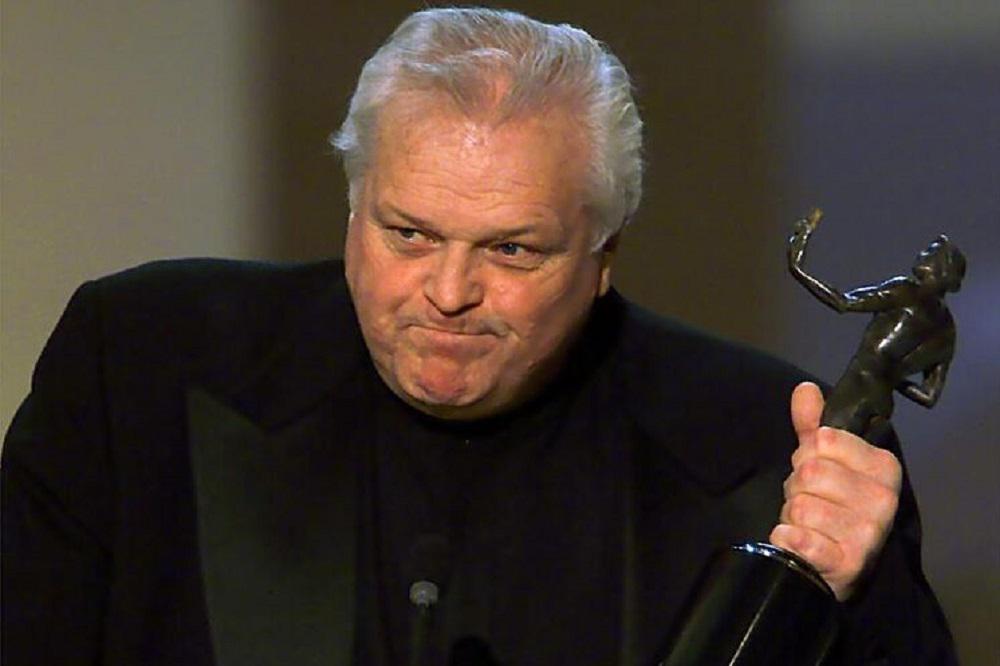 Brian Dennehy gentileza