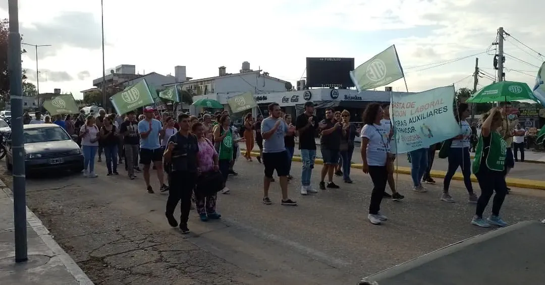 Manifestación de trabajadores de la Unidad Turística de Embalse (3)