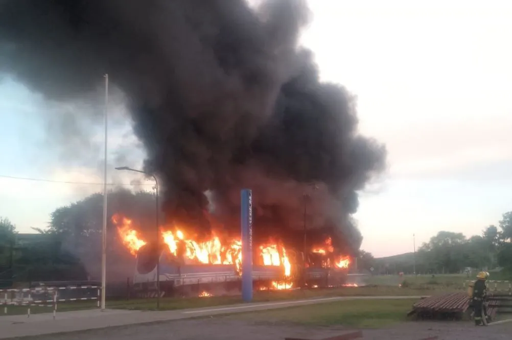 incendio tren de las sierras by Policia Cba
