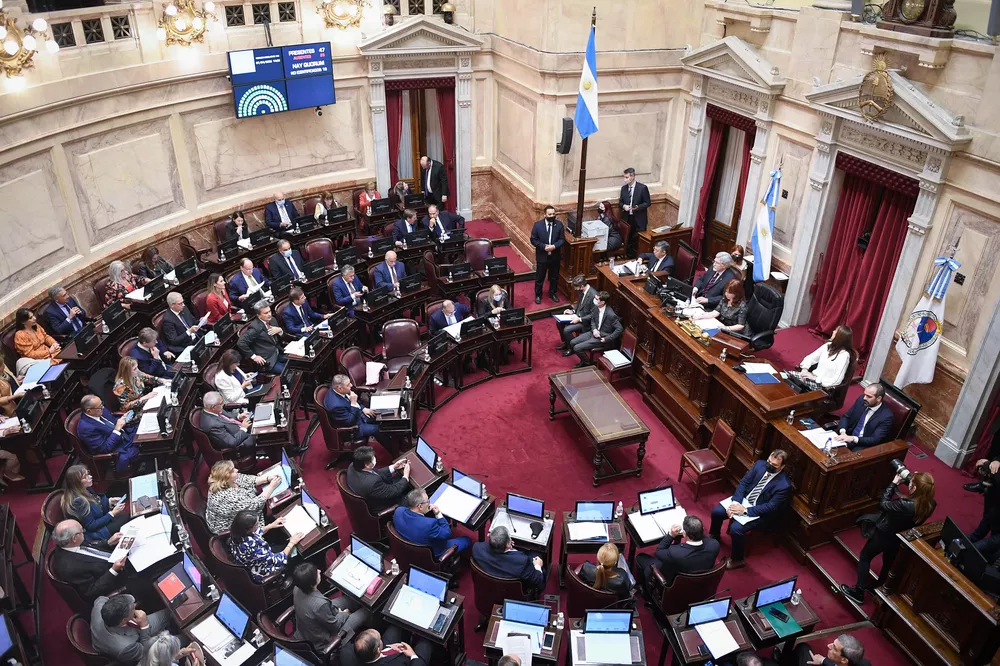 sENADO BY NA