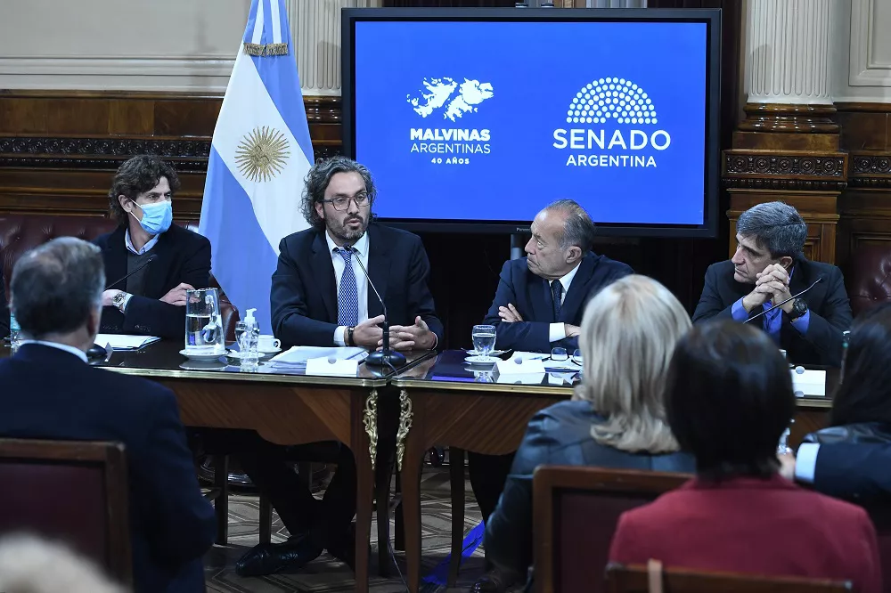04-05-2022_el_canciller_santiago_cafiero_exponia