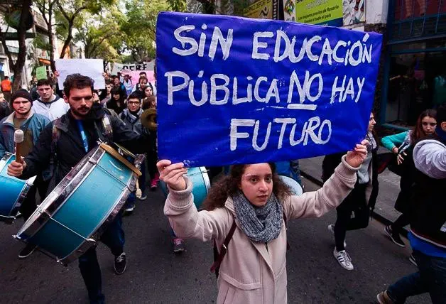Sin educación pública no hay futuro