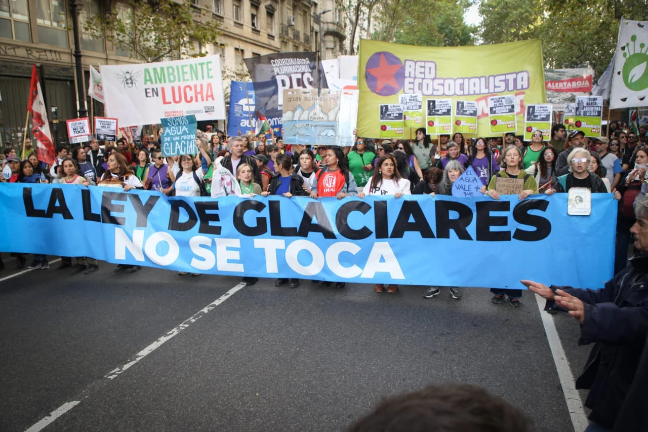 Marcha contra la reforma de la Ley de Glaciares (La Izquierda Diario) 02
