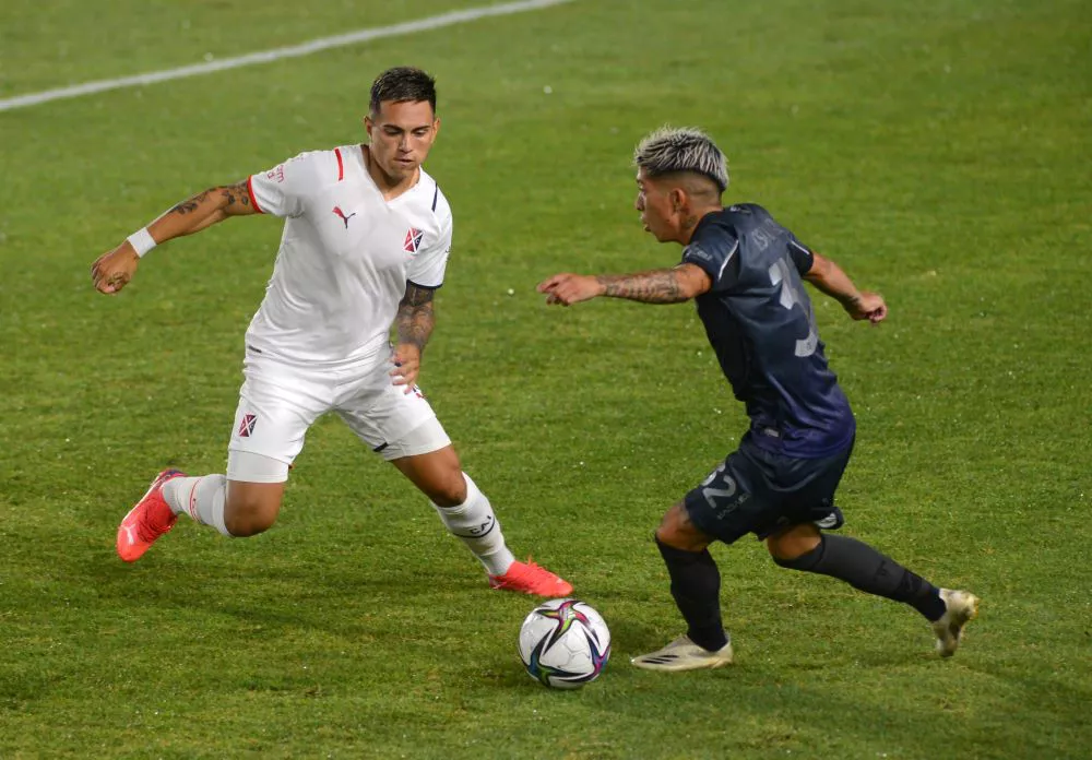 Matias-Esquivel-Talleres-Independiente-2-scaled