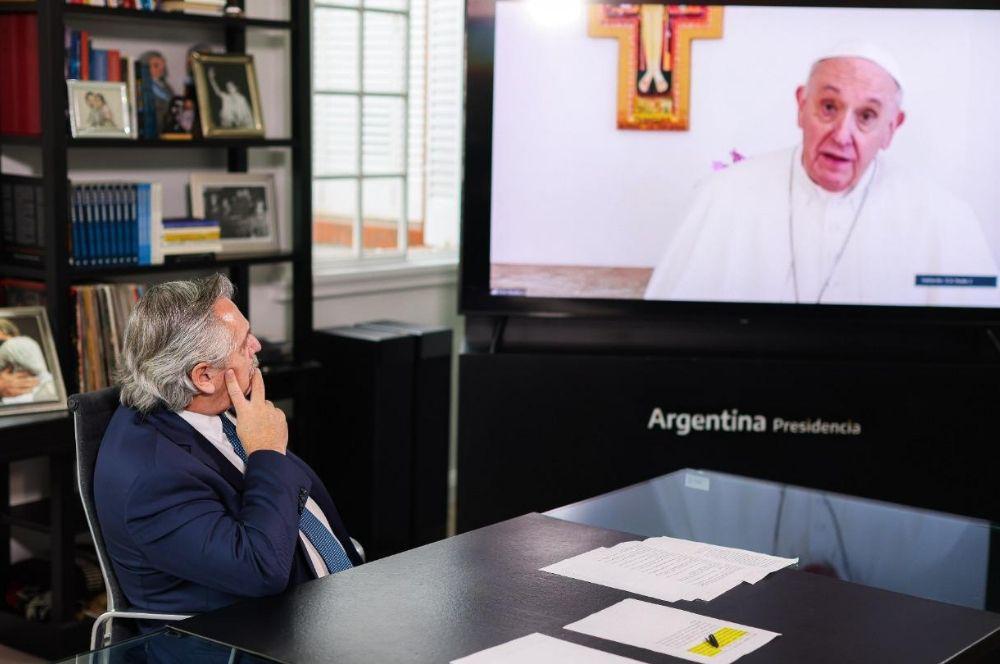 Alberto mira al Papa