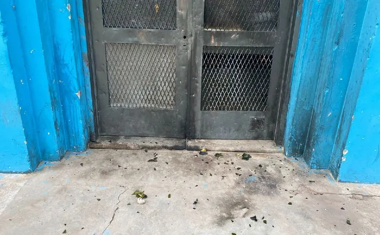 Atacan comisaría de Ciudad de Mis Sueños con una molotov (Cadena 3)