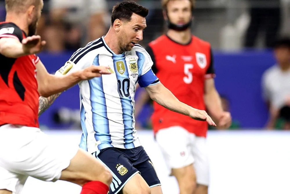 Messi Messi by Selección Argentina