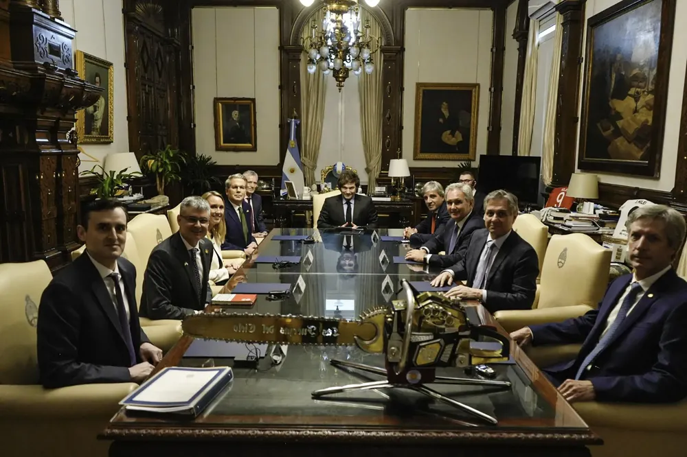milei y el secretario del tesoro eeuu by na