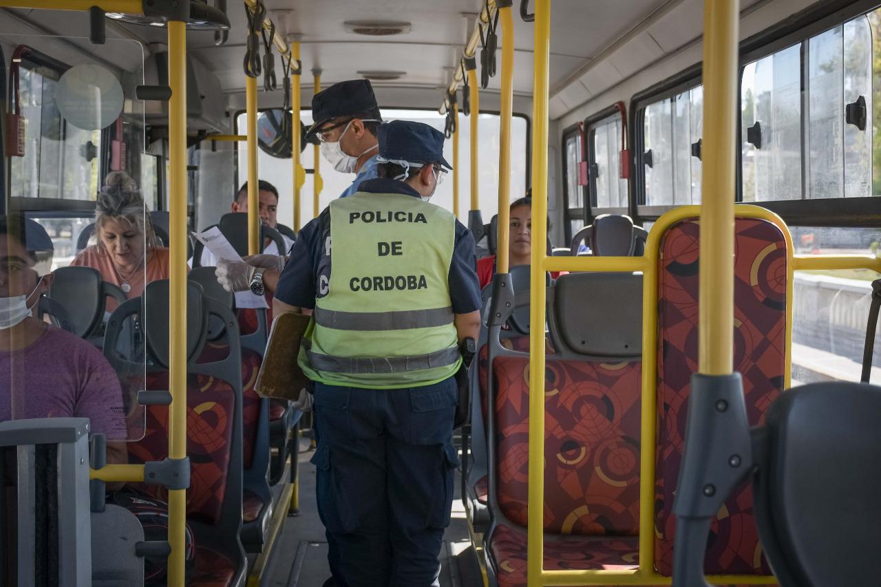 policia cuarentena