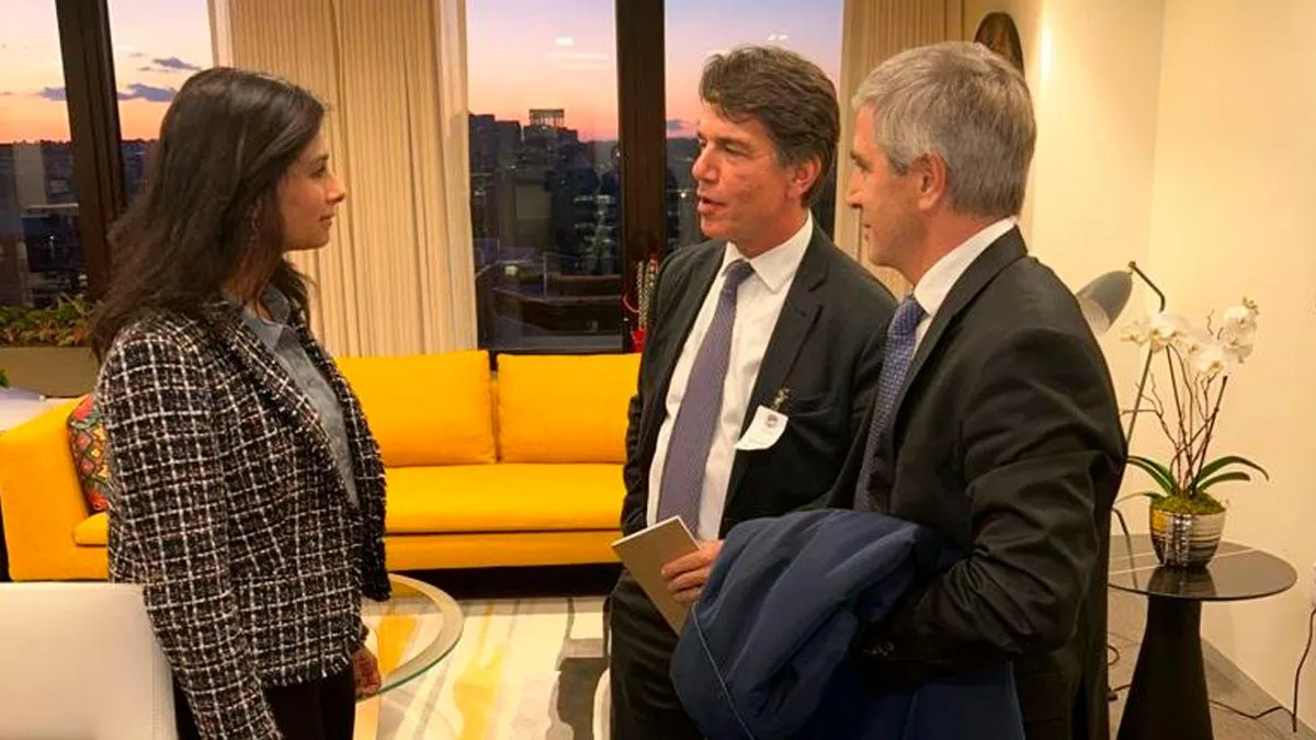Caputo con la sub gerenta del FMI Télam