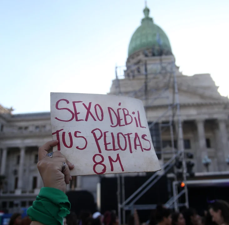 8M ingresos mujeres