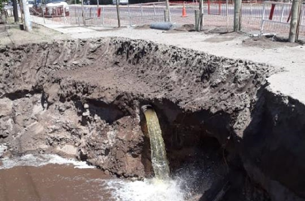 Rotura de caño de agua Unquillo Mendiolaza by Cooperativa de Unquillo Mendiolaza