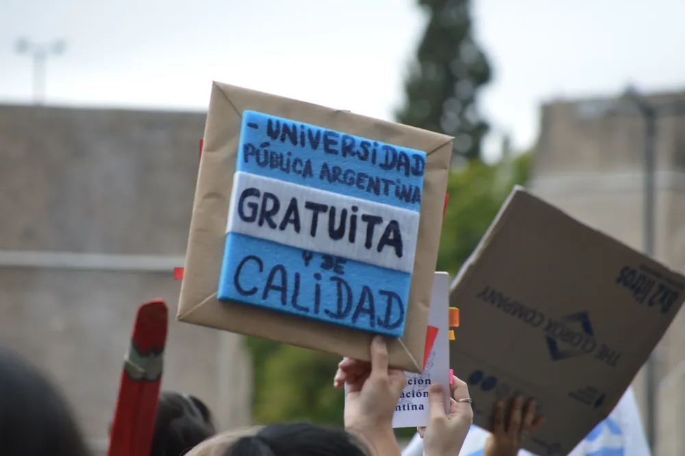 MARCHA universitaria by Miriam Campos LNM