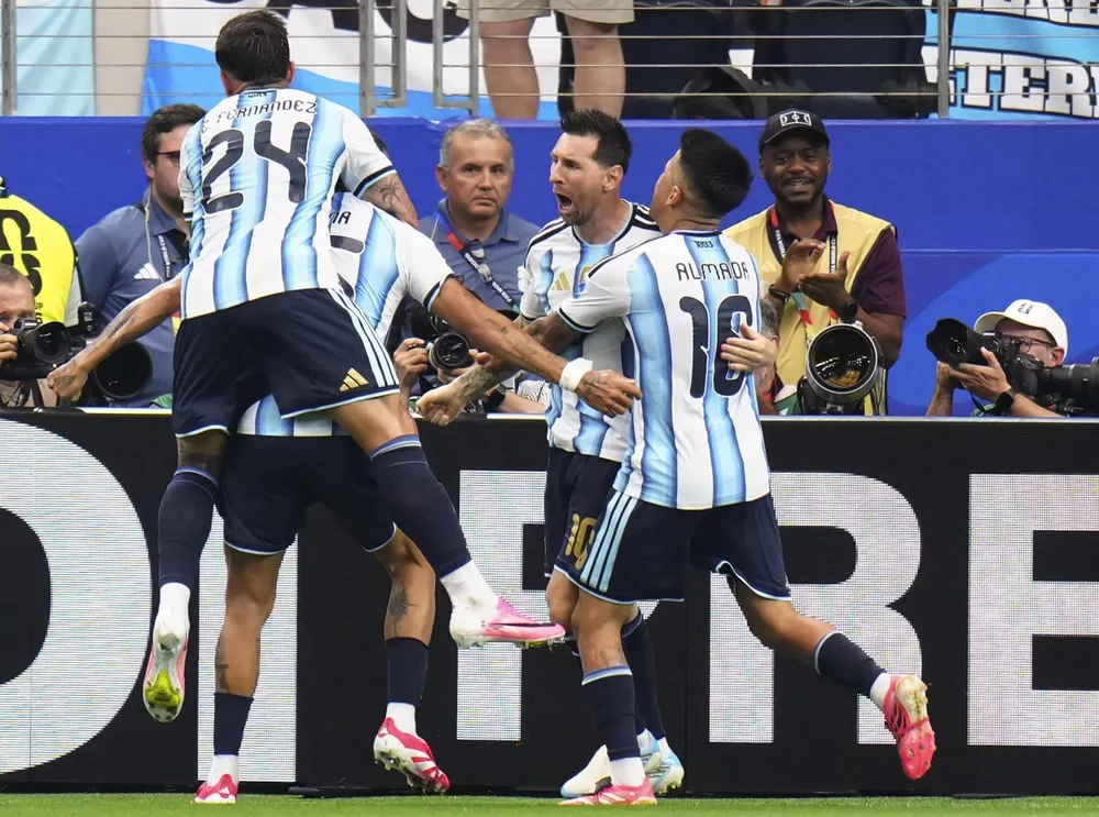 Selección arg by na