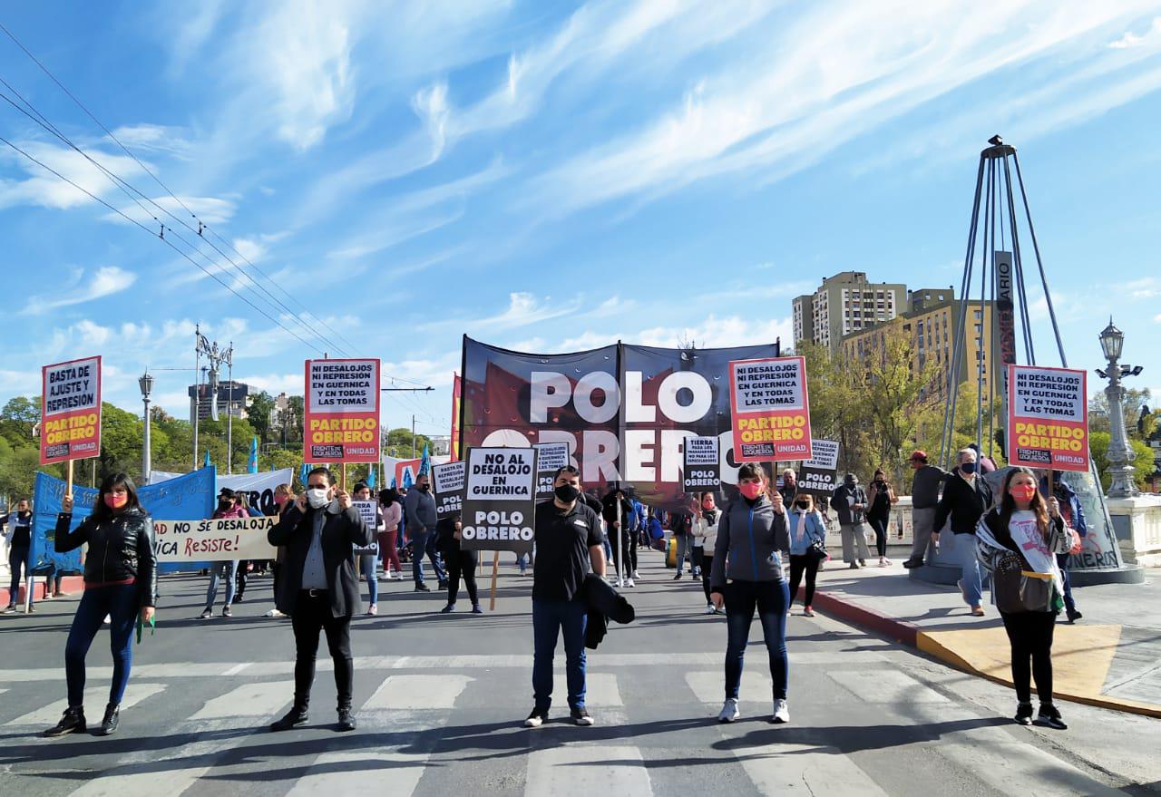 Protesta desalojo guernica @SoleDiazGarcia