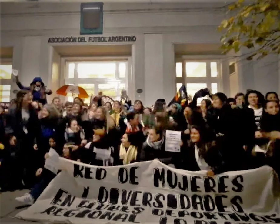 Protesta en AFA por DT denunciado por abuso (captura)