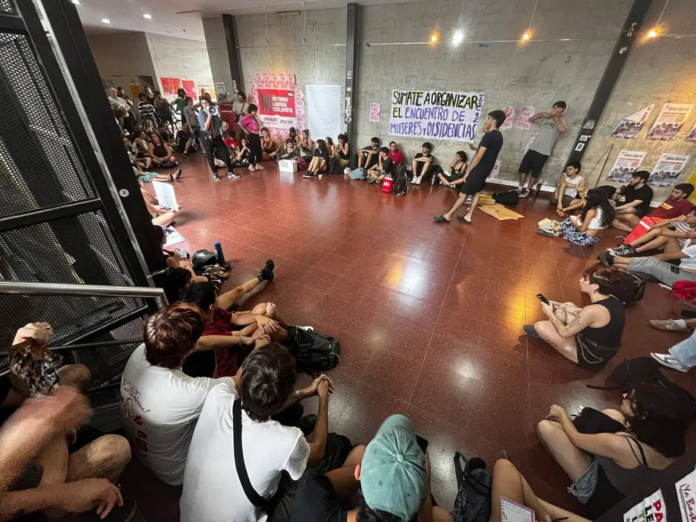 Asamblea toma el Pabellón Bolivia de la UNC 02