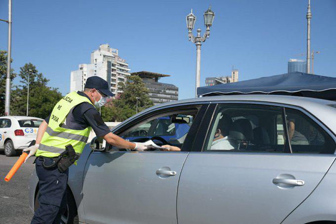 detenidos por violar cuarentena by @PolicíaCbaOf