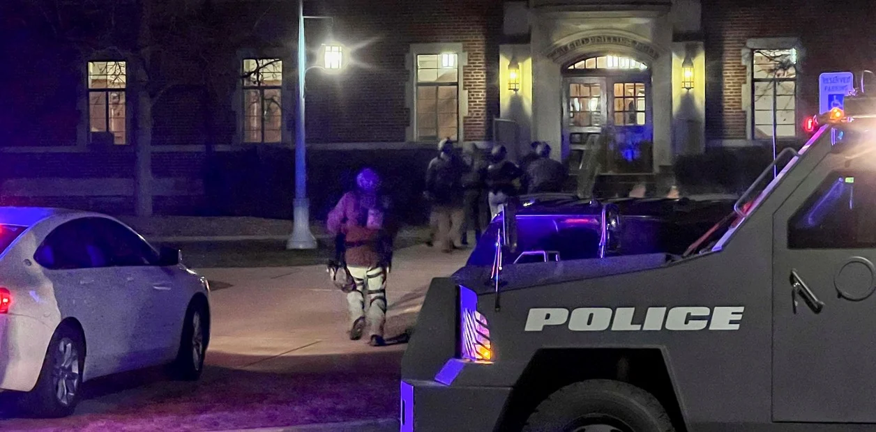 Tiroteo en la universidad de Michigan by AP