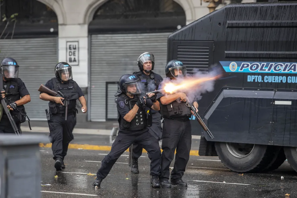 Represión marcha de jubilado by na