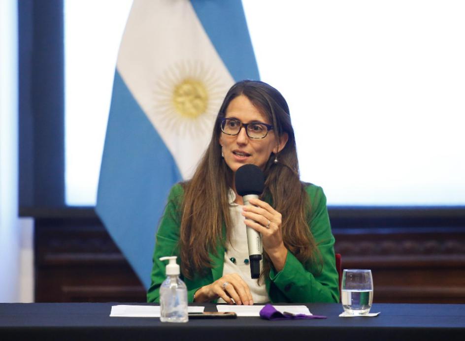 ELizabeth Gómez Alcorta by NA