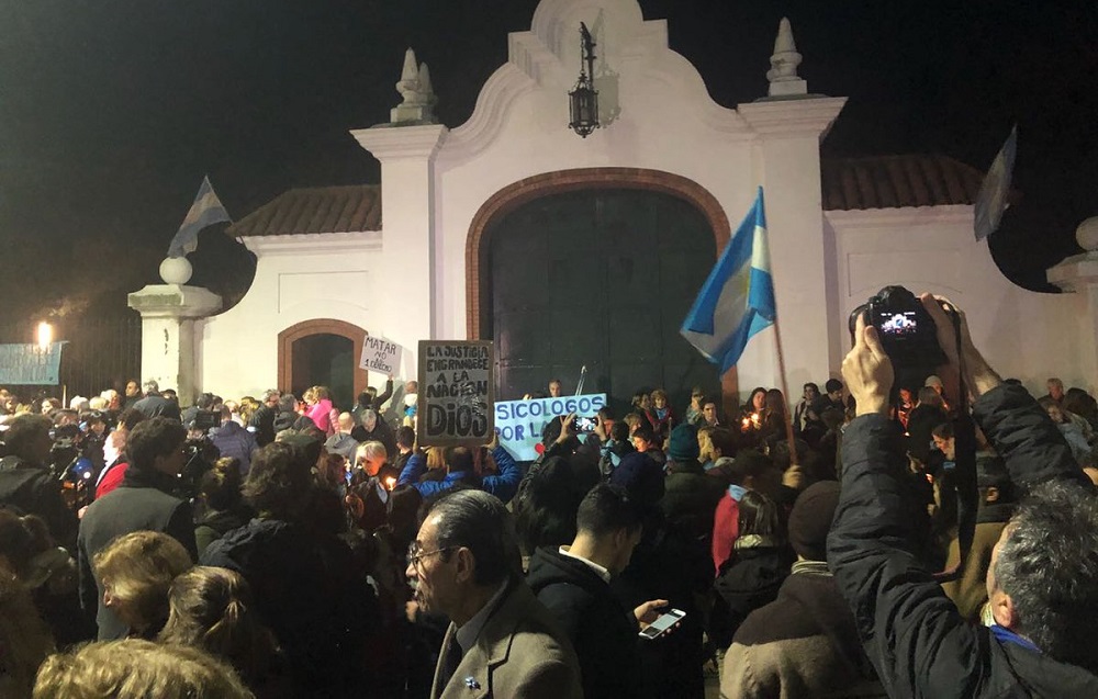 Marcha Provida frente a Olivos @marianacortezs