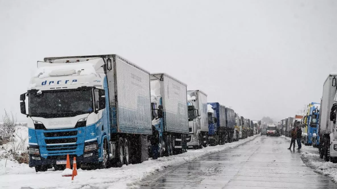 Camioneros varados by Télam