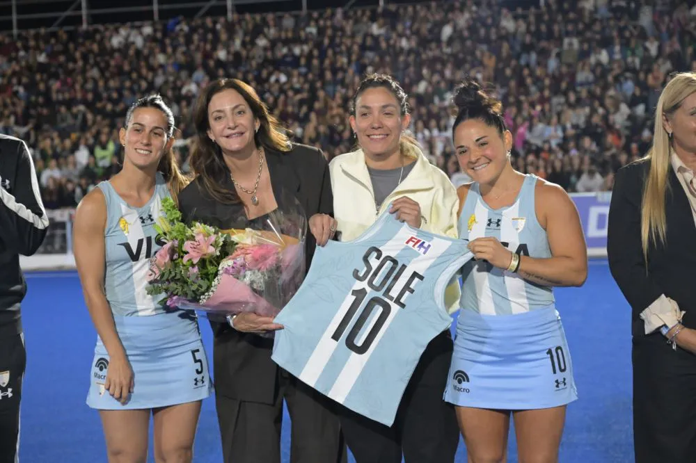 Hockey inauguran cancha prensa.cba