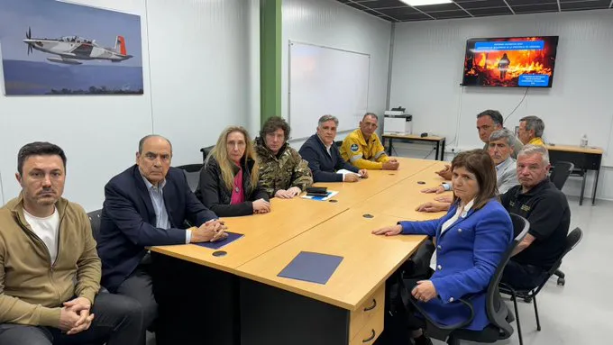 Milei en Córdoba con su gabinete (OPRA)